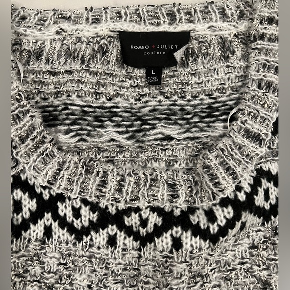 NWOT Romeo and Juliet Couture Black and Gray Southwest Print Sweater Size Large - Picture 2 of 5